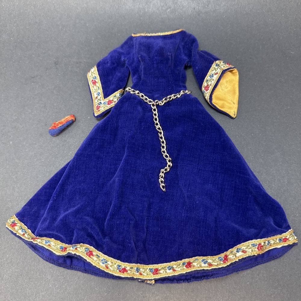 Vintage Barbie #873 GUINEVERE Theater Velvet 1960's Dress With 1 Matching Shoe - Picture 1 of 15